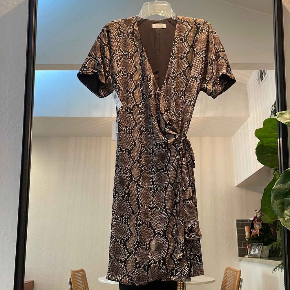 Aritzia Babaton Wallace Dress! Size Medium. BNWT!